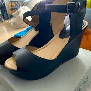 Sole my heart wedges new in box